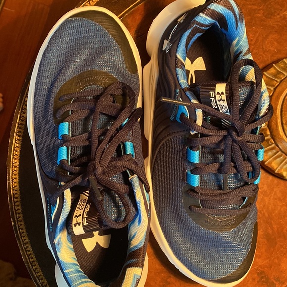 Under Armour women’s sz 7 brand new, never worn Flow FFX2 basketball shoes Navy - Picture 3 of 4